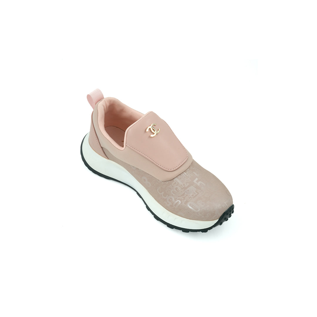 Catchy Women's Textured Sneaker