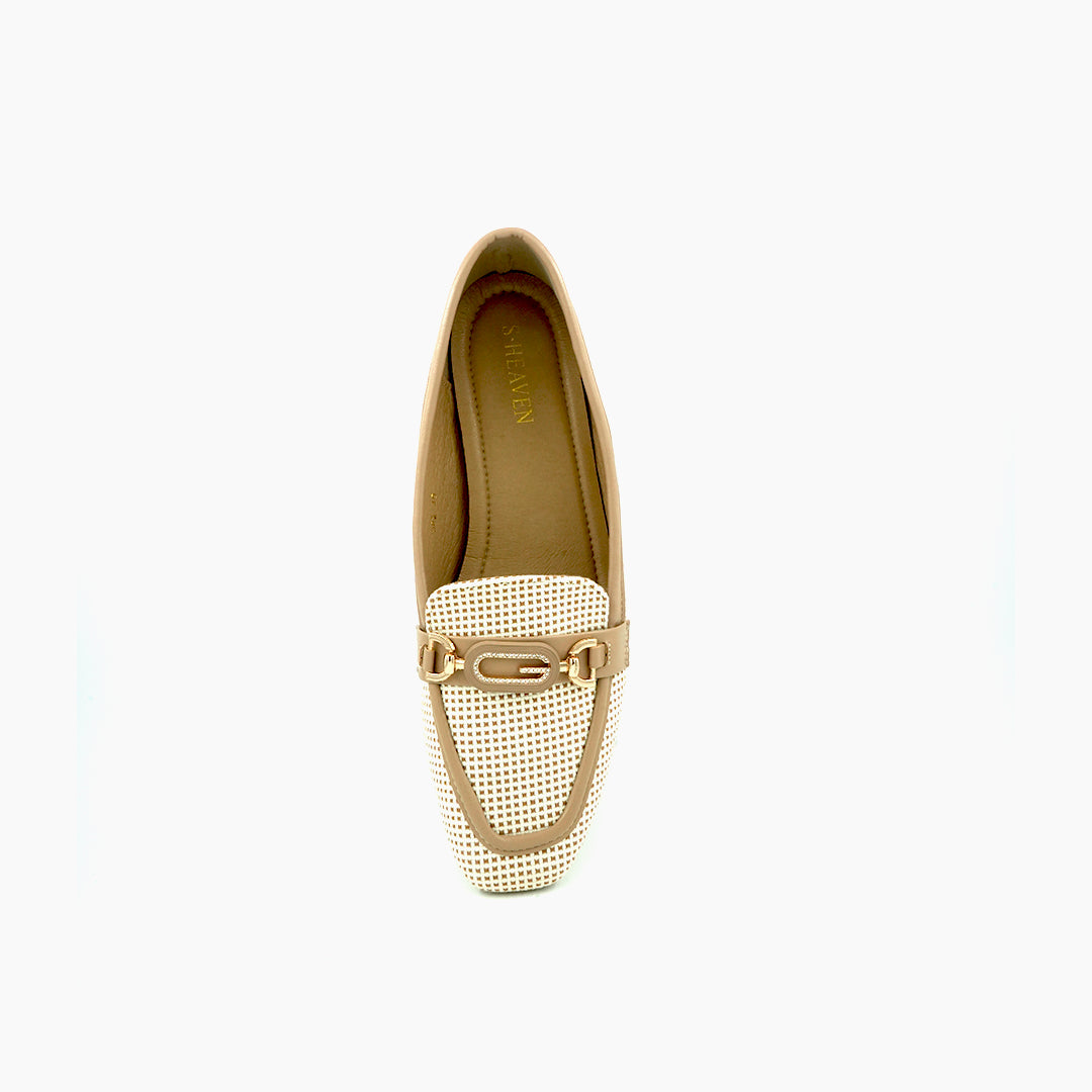 Catchy Women's Metal Decor Leather Loafer Pumps