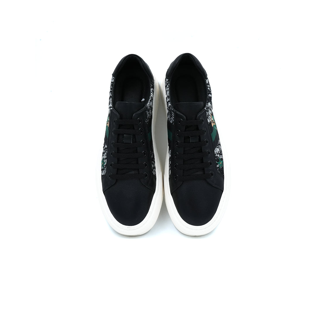 Catchy Lightweight Leather Casual Sneakers