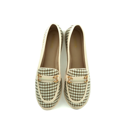 Catchy Women's Metal Decor Leather Loafer Pumps