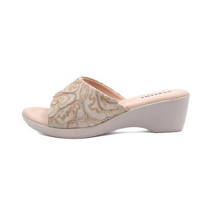 Catchy Wedge-Heel Sandal