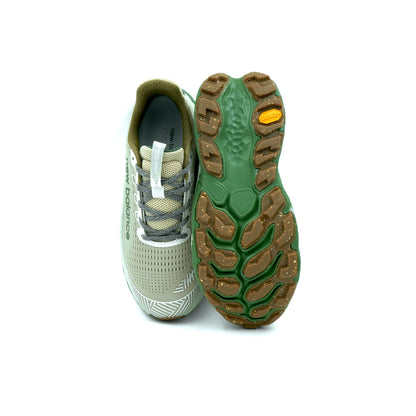 Catchy Imported New Balance Premium Sneakers