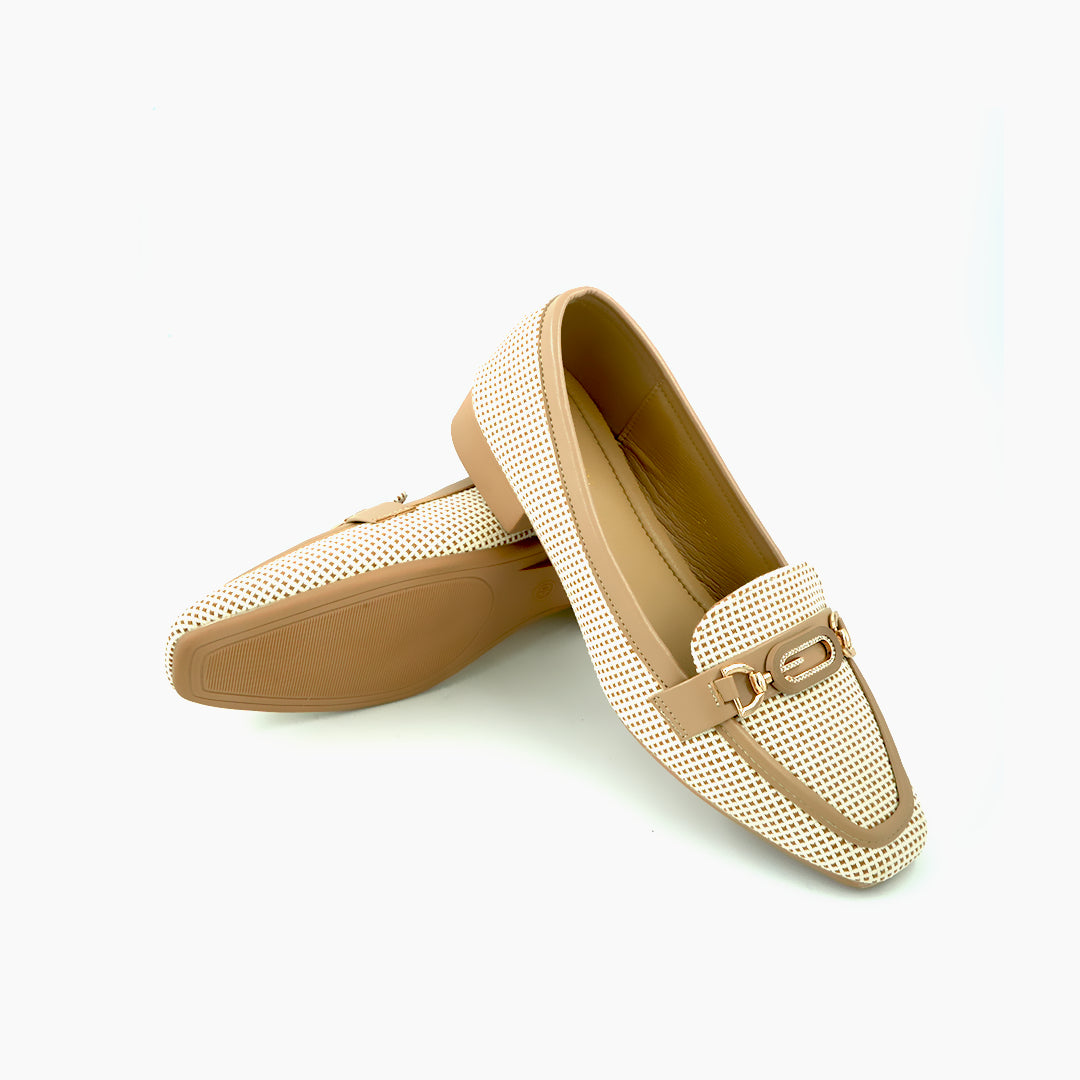 Catchy Women's Metal Decor Leather Loafer Pumps